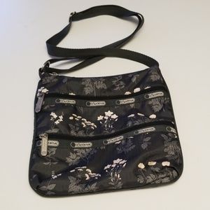 LeSportSac cross body putse